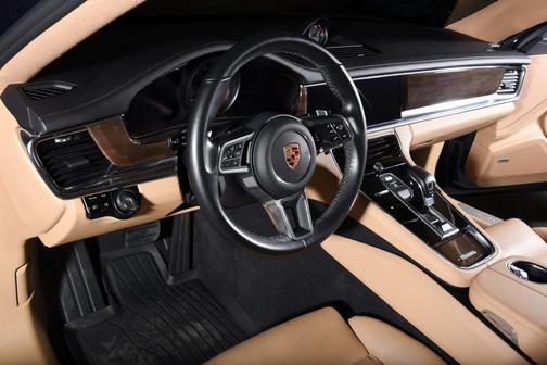 2018 Porsche Panamera 4