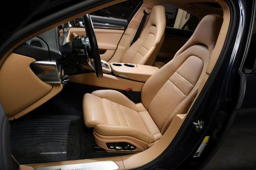 2018 Porsche Panamera 4