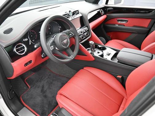 2025 Bentley Bentayga V8