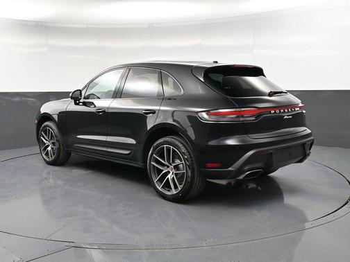 Jet Black Metallic 2026 Porsche Macan