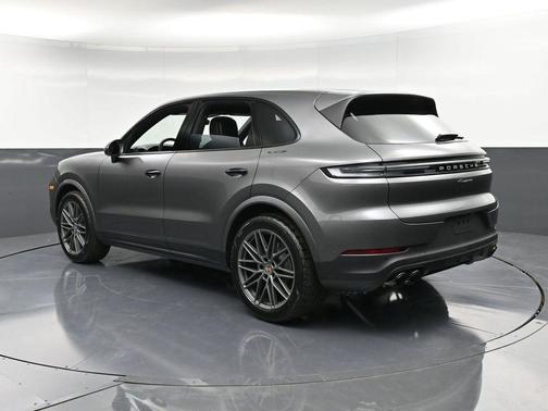 2025 Porsche Cayenne Base