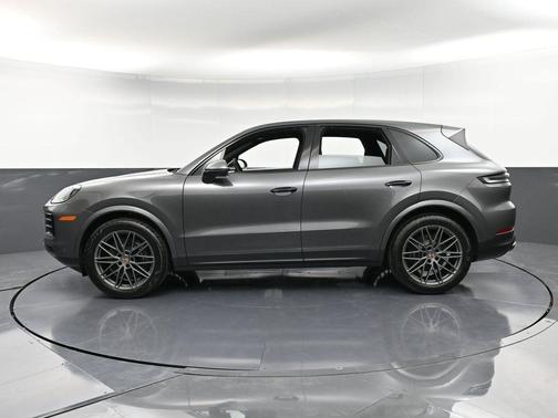 2025 Porsche Cayenne Base