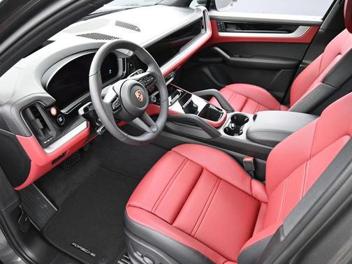 2025 Porsche Cayenne Base