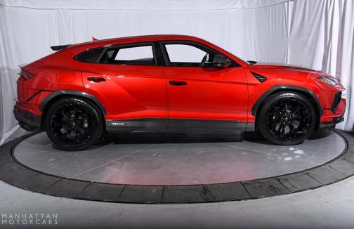 2024 Lamborghini Urus Performante