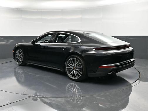 2026 Porsche Panamera 4
