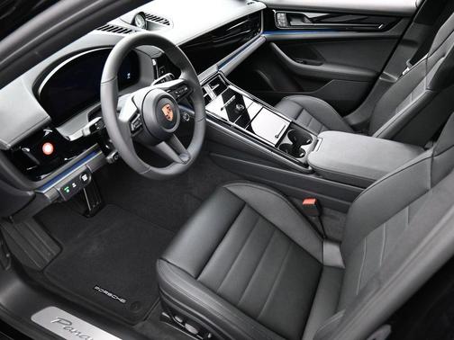 2026 Porsche Panamera 4