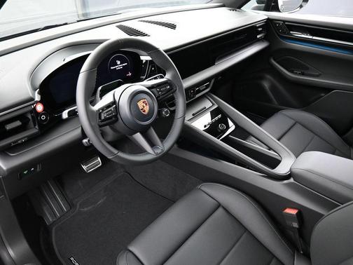 Volcano Grey Metallic 2026 Porsche Macan 4S