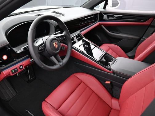 2026 Porsche Panamera 4