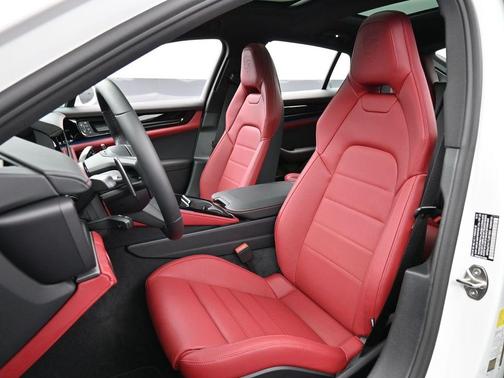 2026 Porsche Panamera 4