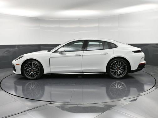 2026 Porsche Panamera 4