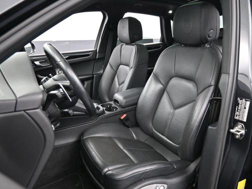 2022 Porsche Macan Base