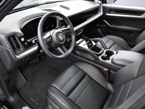 2025 Porsche Cayenne Base