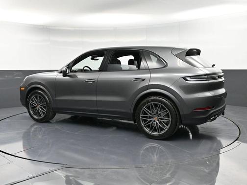 2025 Porsche Cayenne Base