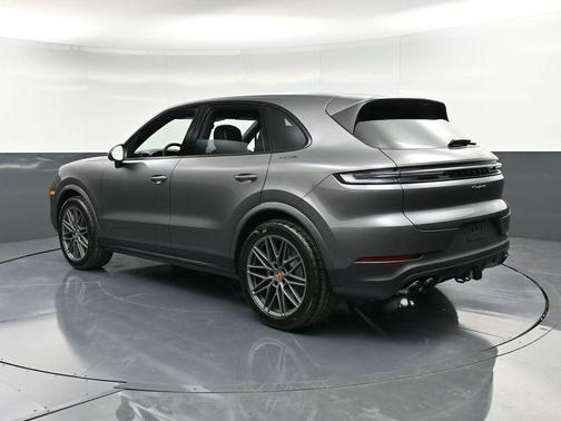 2025 Porsche Cayenne Base