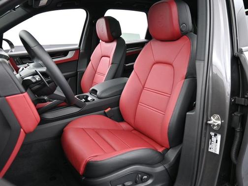 2025 Porsche Cayenne Base