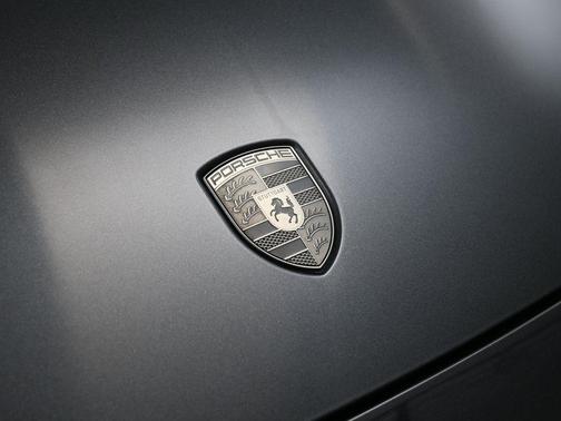 2024 Porsche Macan Turbo