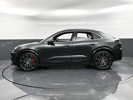 2024 Porsche Macan Turbo