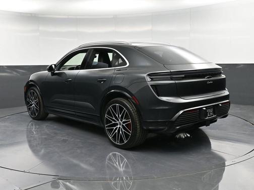 2024 Porsche Macan Turbo