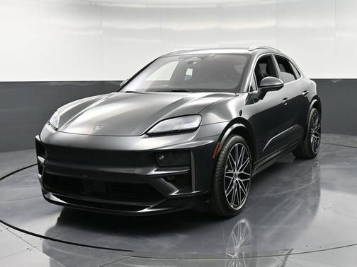 2024 Porsche Macan Turbo