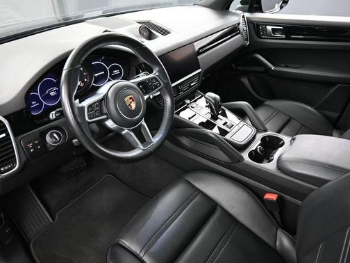 Moonlight Blue Metallic 2022 Porsche Cayenne