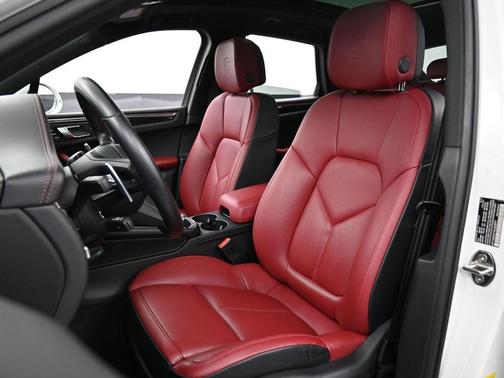 2022 Porsche Macan S