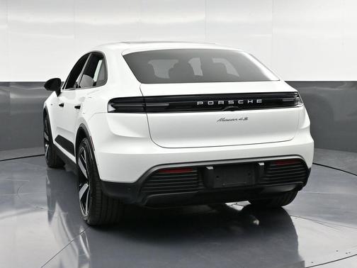2025 Porsche Macan 4S