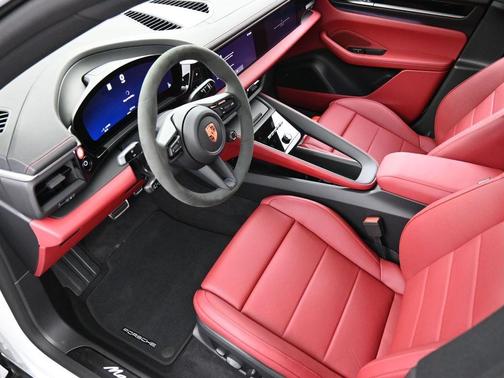 2025 Porsche Macan 4S