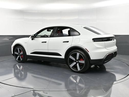 2025 Porsche Macan 4S