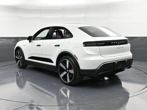 2025 Porsche Macan 4S