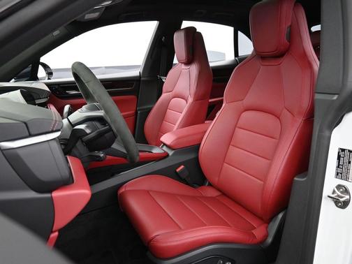 2025 Porsche Macan 4S