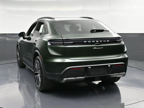 2025 Porsche Macan 4