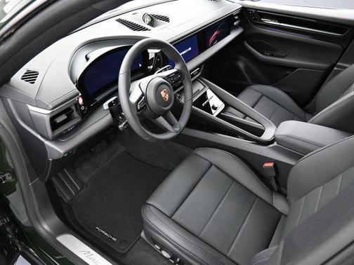 2025 Porsche Macan 4