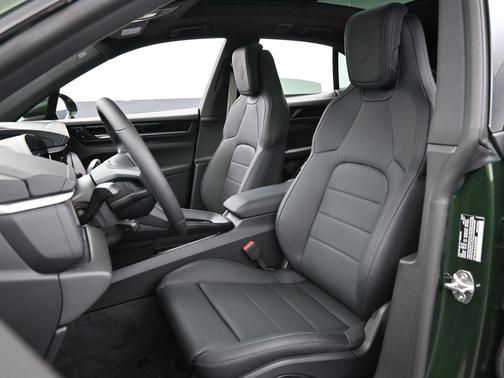 2025 Porsche Macan 4