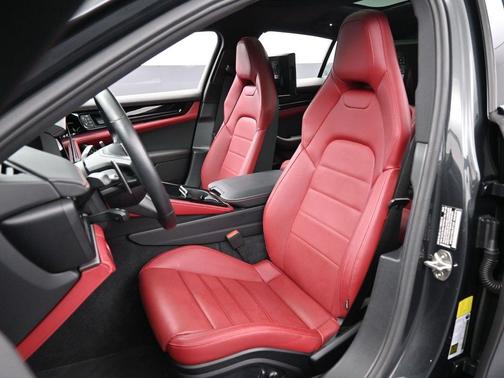 2024 Porsche Panamera 4
