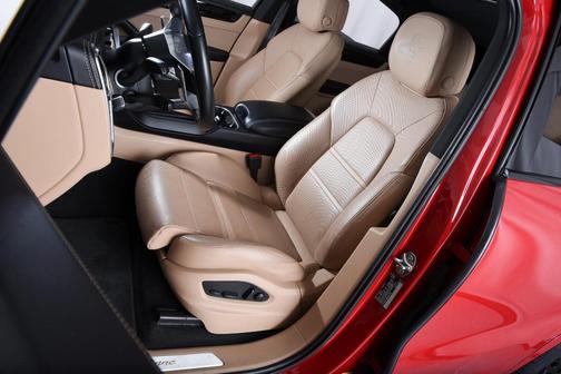 2022 Porsche Cayenne E-Hybrid Coupe