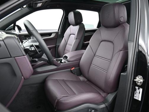 2025 Porsche Cayenne Base