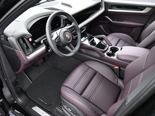 2025 Porsche Cayenne Base