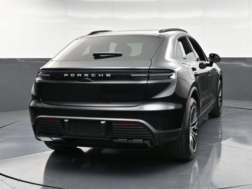 2025 Porsche Macan 4