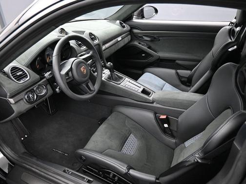 2025 Porsche 718 Cayman GT4 RS