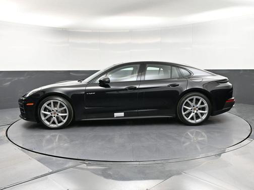 2026 Porsche Panamera 4