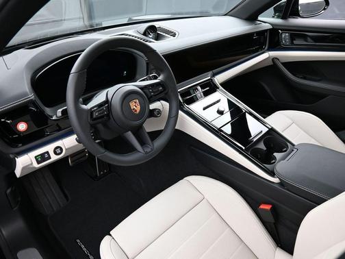 2026 Porsche Panamera 4