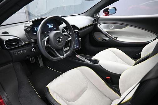 2024 McLaren Artura