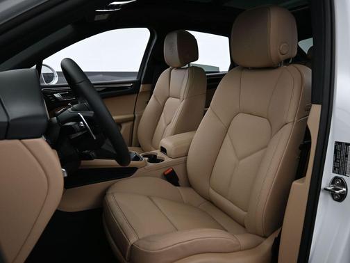 White 2025 Porsche Macan