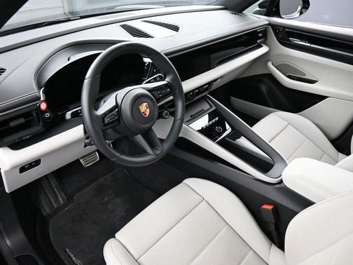 2025 Porsche Macan 4S