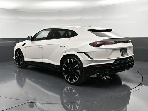 2024 Lamborghini Urus S