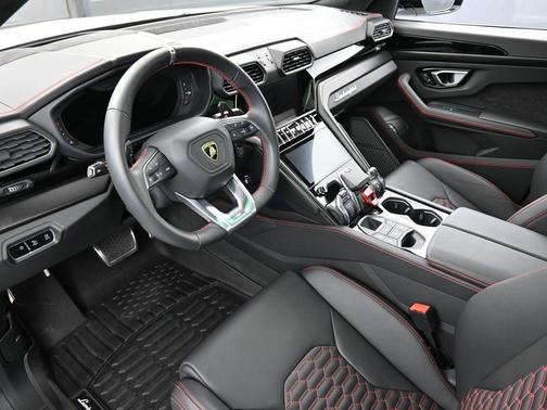 2024 Lamborghini Urus S