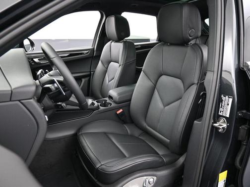 Volcano Grey Metallic 2026 Porsche Macan