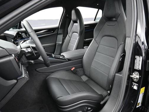 2026 Porsche Panamera 4