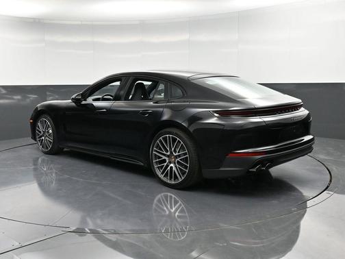 2026 Porsche Panamera 4