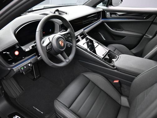 2026 Porsche Panamera 4
